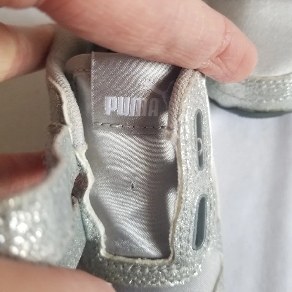 Toddler Puma Running Shoes Size CA 5.0 EUC/U.S 5C Silver,White&Sparkly - Picture 12 of 15